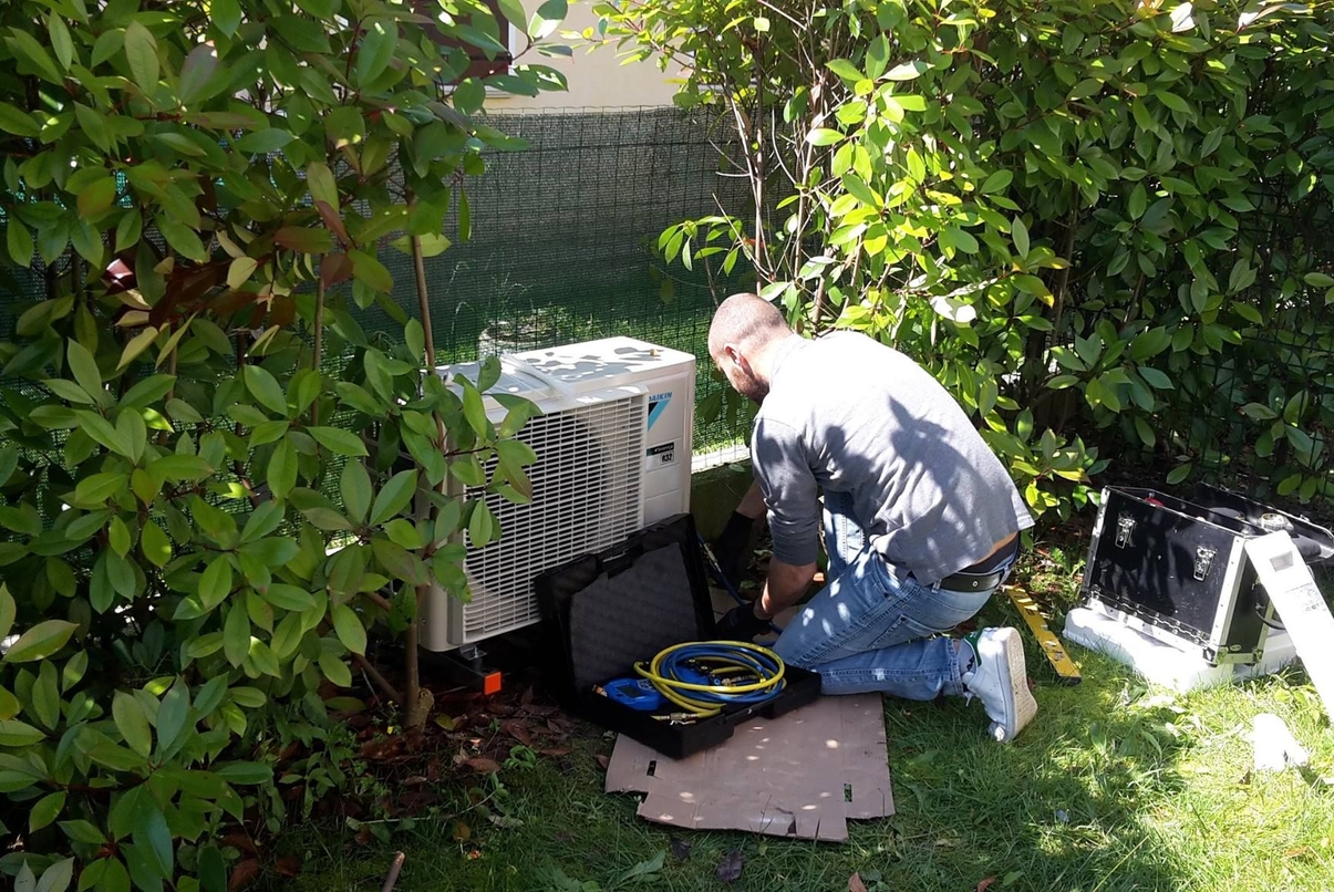 mauro-bertorelle-installatore-daikin-R32-multi-inverter-in-giardino